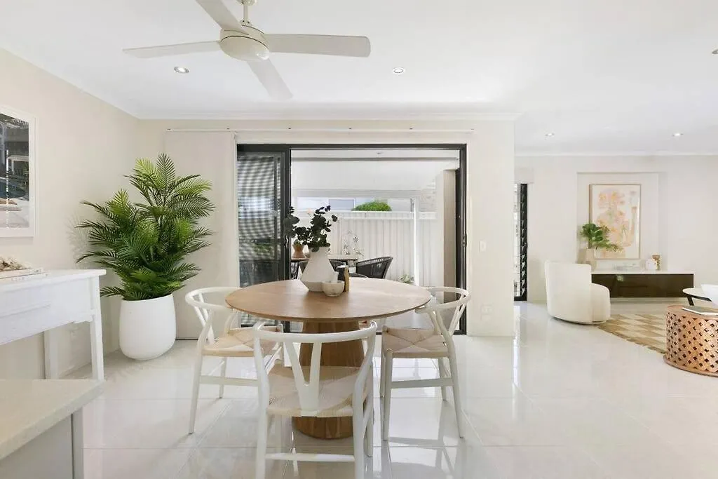 Riviera Road Miami - 4Brm Dual Villa Gold Coast