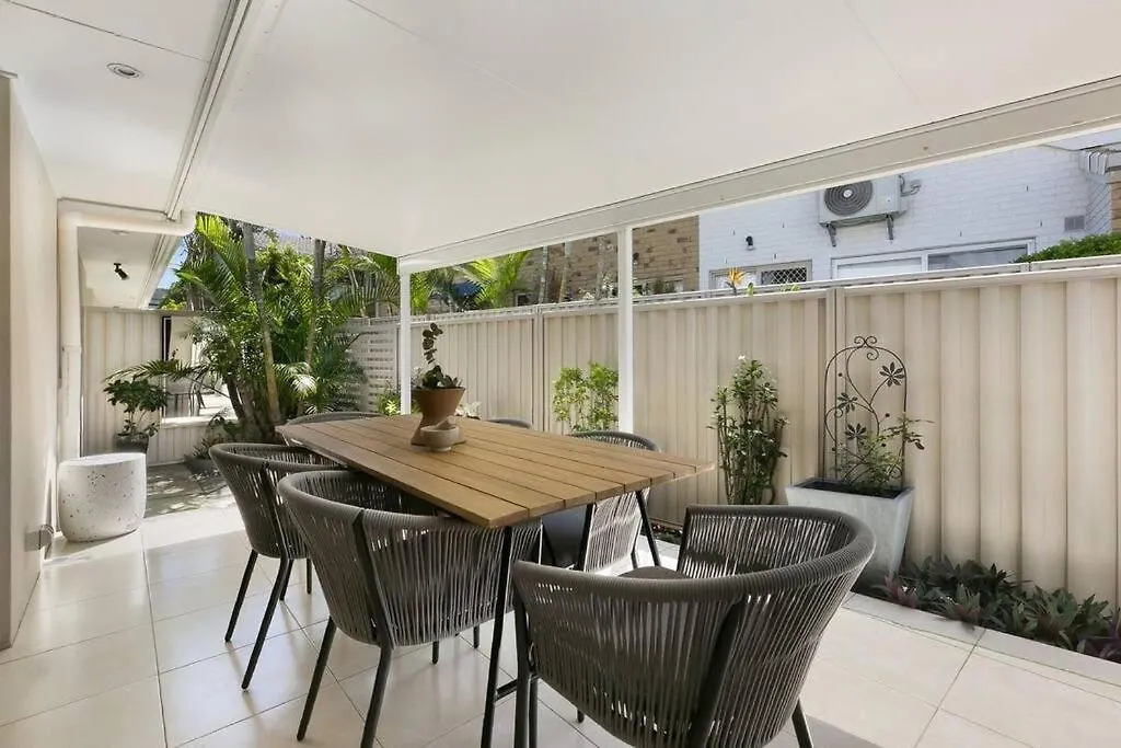 Riviera Road Miami - 4Brm Dual Villa Gold Coast