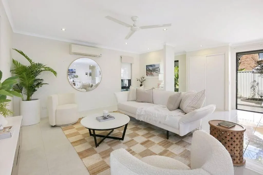 Riviera Road Miami - 4Brm Dual Villa Gold Coast