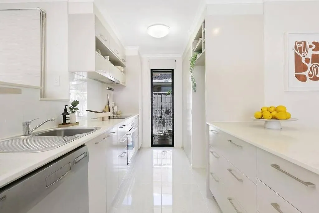 Riviera Road Miami - 4Brm Dual Villa Gold Coast