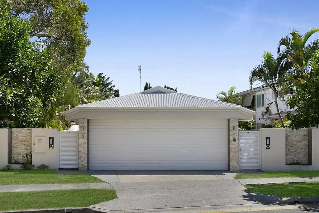 Riviera Road Miami - 4Brm Dual Villa Gold Coast